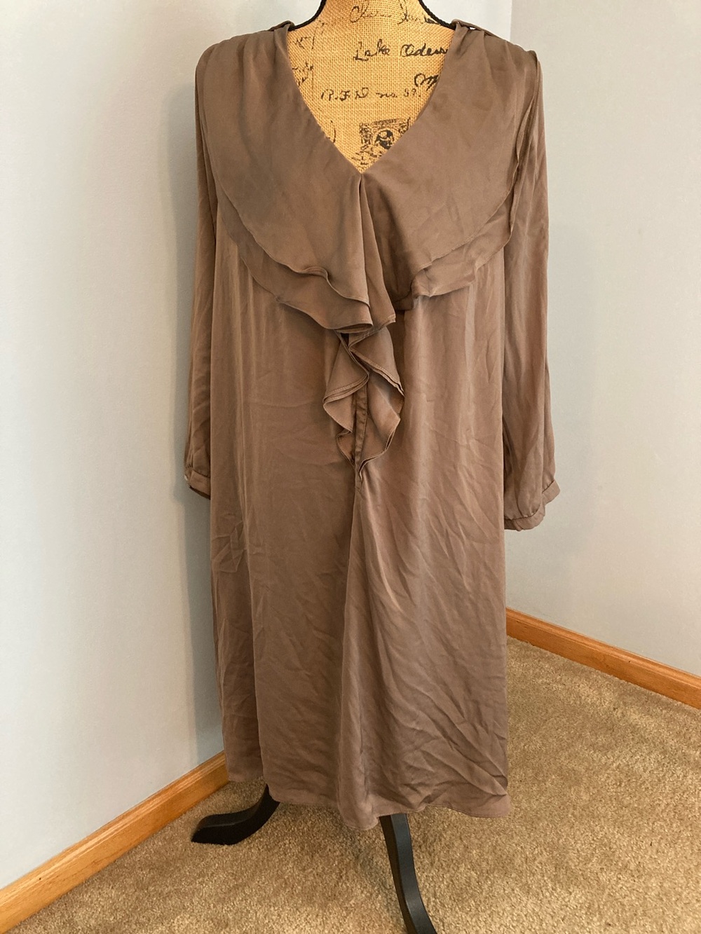 T Bags Los Angeles V-Neck Shift Dress Ruffle Neck Women Size 3X